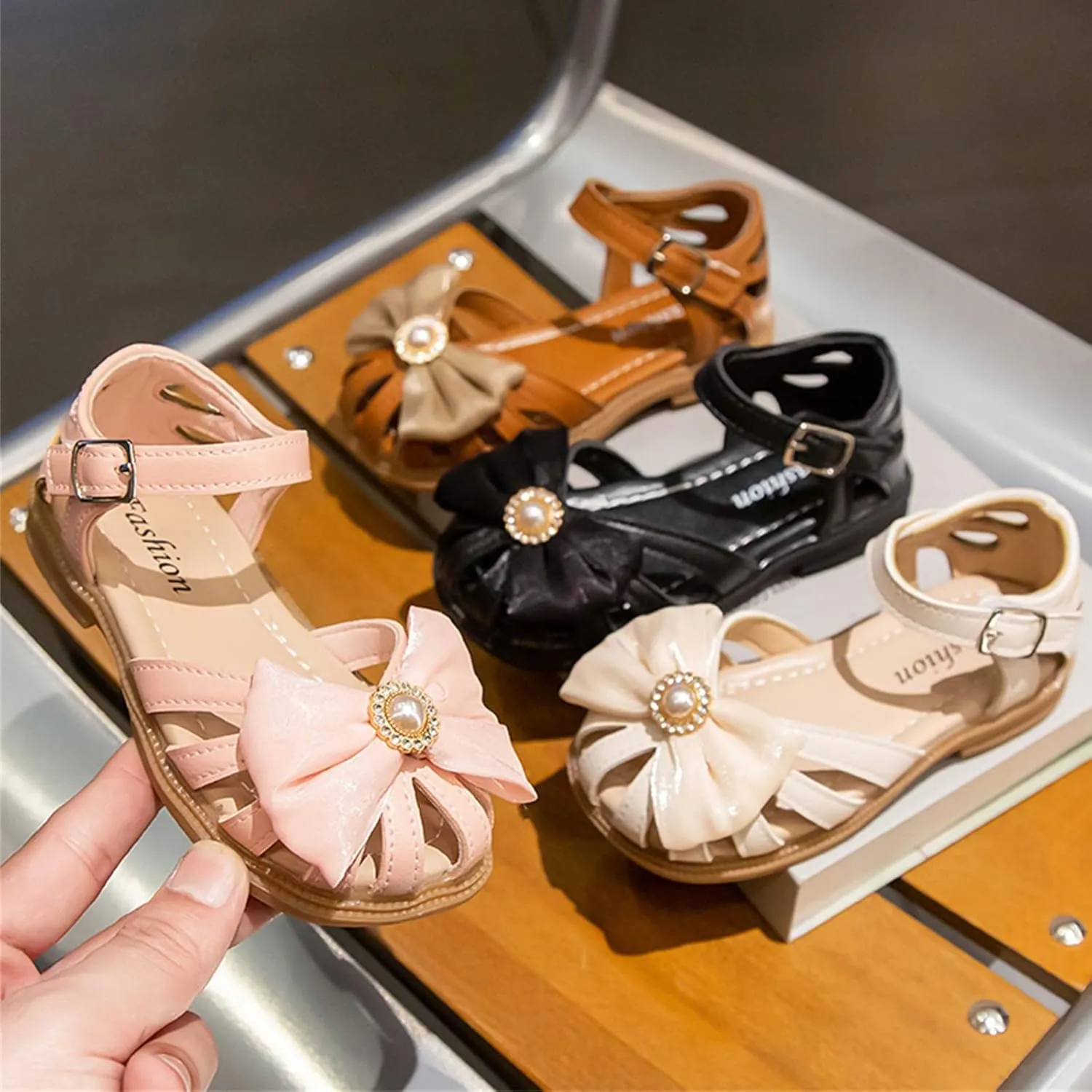 Children Shoes Flat Sandals Hollow Beach Shoes Fashion Soft Sole Girls Boys Casual Sandals Little Girls Dress Sandals (Beige, 1 Big Kids)