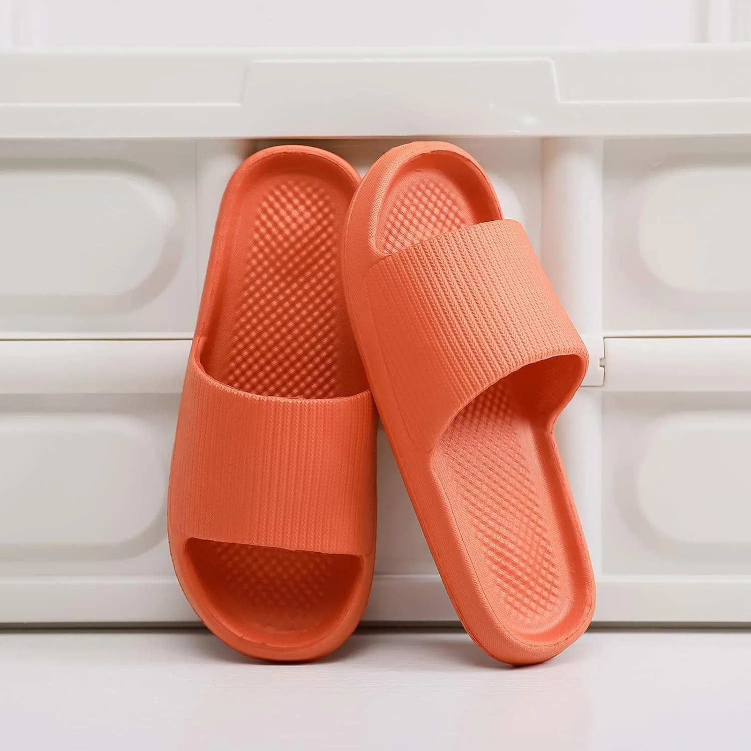 Cloud Slippers for Men Slides for Women Mens Shower Shoes Womens Slides Dorms Soft Sole Pool Slippers