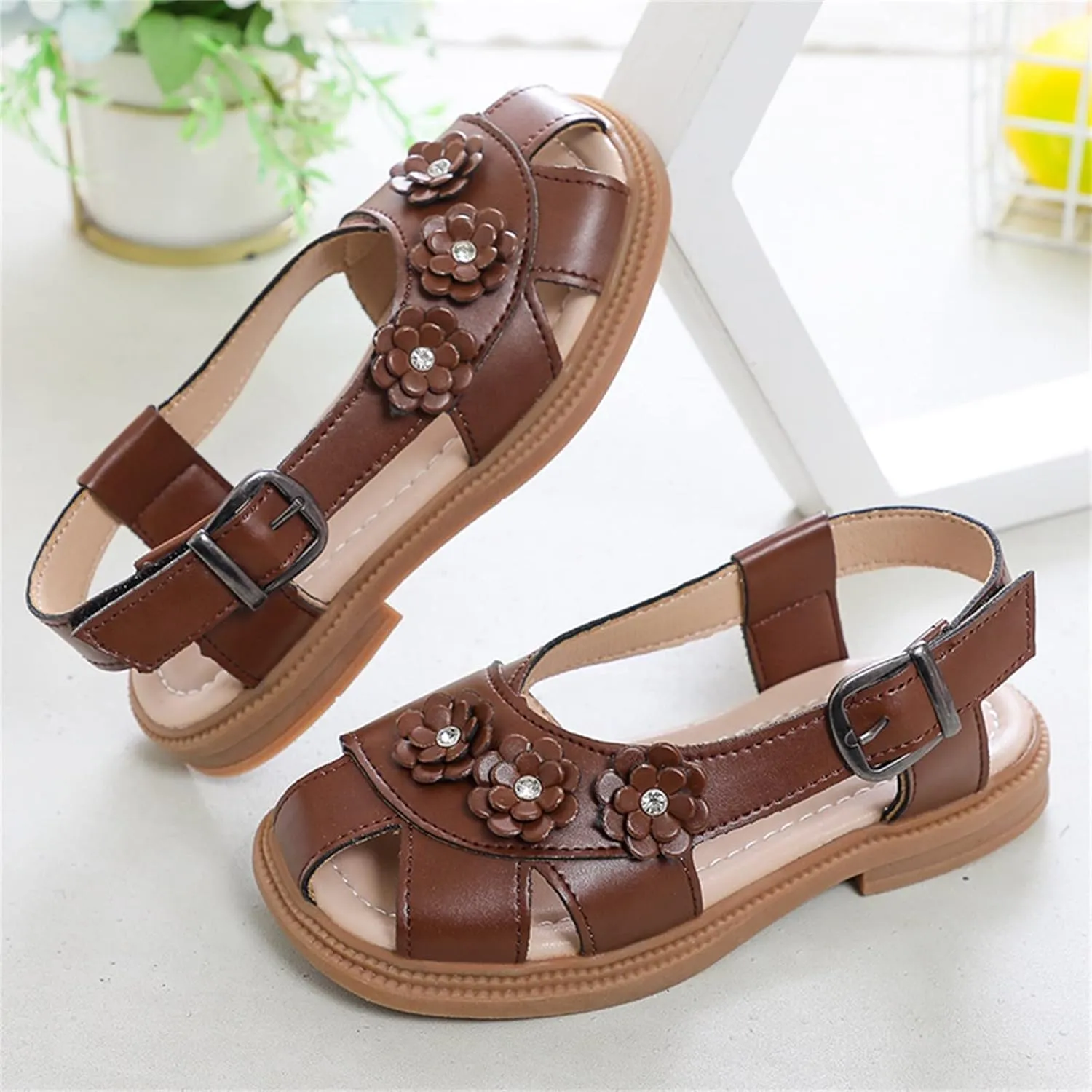Girls Flower Hollow Beach Shoes 2025 Stylish Kids Lightweight Soft Sole Slip On Buckle Girls Slippers Toddler Shoes