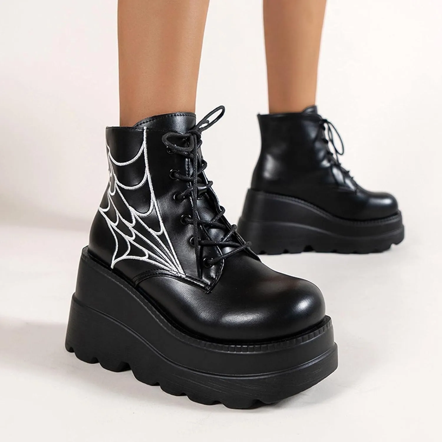 GUNIYIFS Women's Platform Boots Goth Combat Boots Punk Gothic Boots for Women 2023 Leather Ankle Booties Lace Up Chunky Shoes