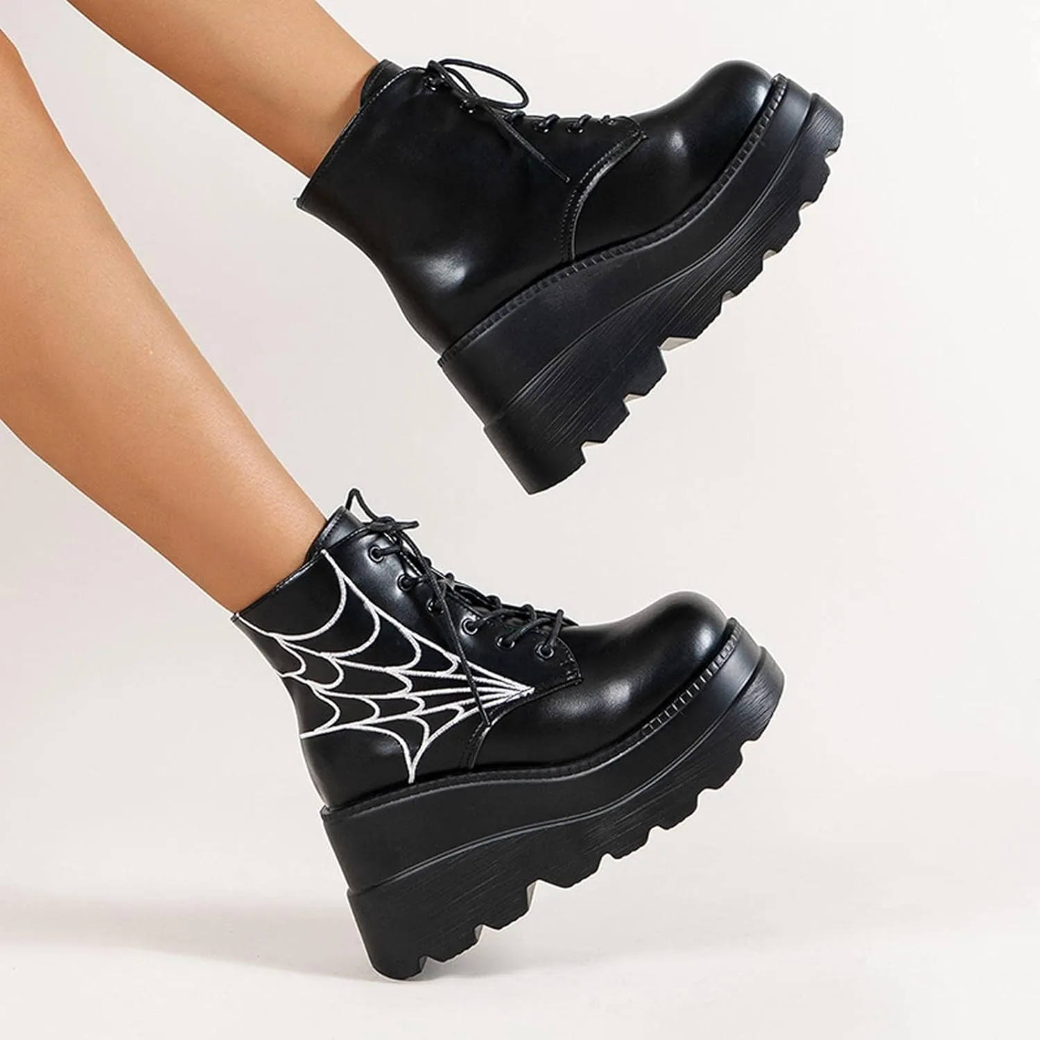 GUNIYIFS Women's Platform Boots Goth Combat Boots Punk Gothic Boots for Women 2023 Leather Ankle Booties Lace Up Chunky Shoes