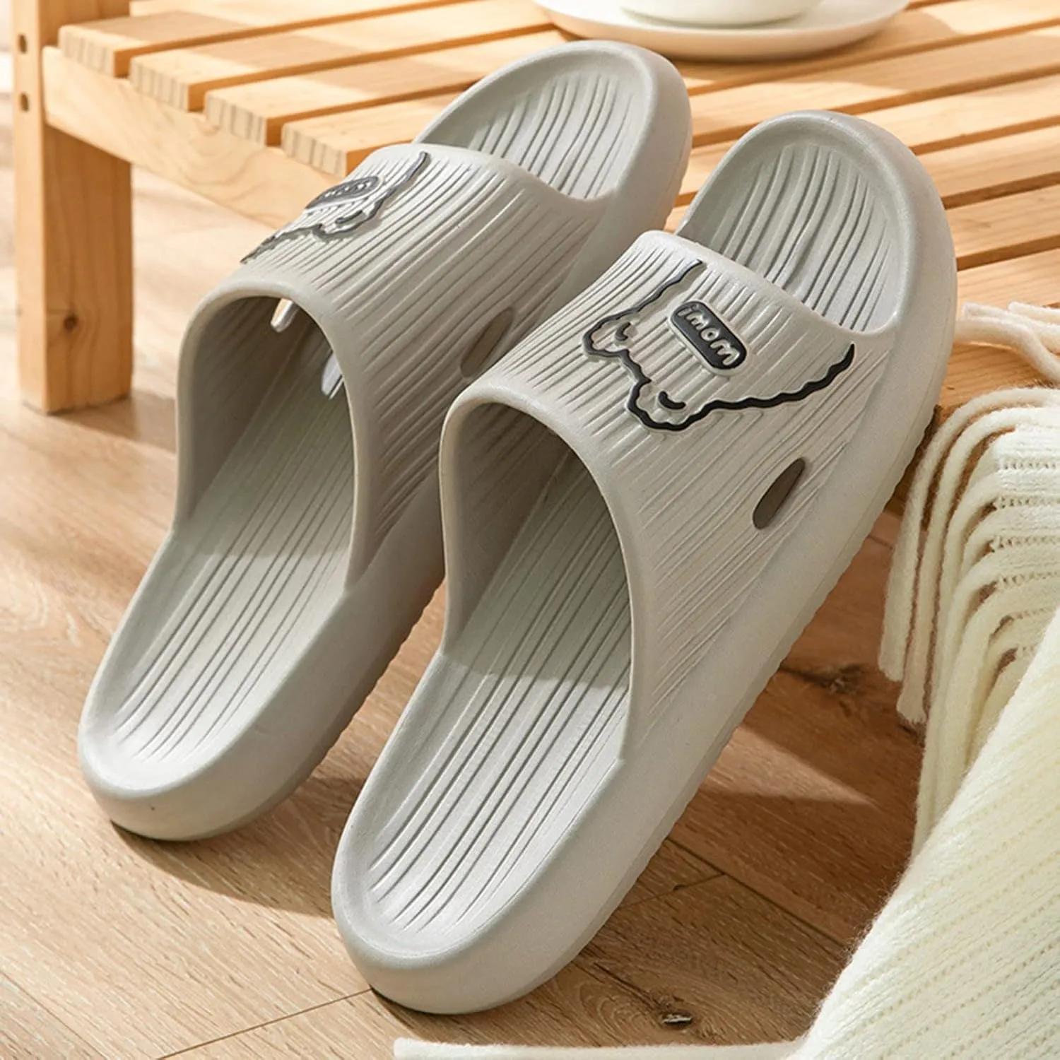 Slides for Men Womens Slides Cloud Slippers for Men Women Drainage Hole Indoor Outdoor Soft Sole Slippers