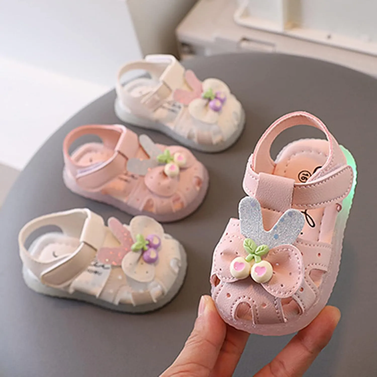 Toddler Baby Girls Cute Light Up Sandals Soft Sole Closed Toe Comfortable Luminous Sneakers Princess Sweet Shoes