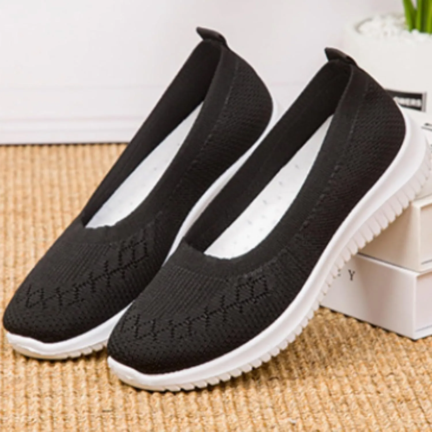 Womens Shoes Slip On Cute Round Toe Women's Sneakers Loafers Casual Solid Color Lightweight Running Shoes Loafers for Women Casual Walking Shoe